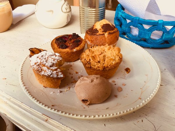 Can You Bake a Gourmet Pecan Pie with a Homemade Bourbon Glaze?